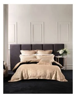 Brand new 👍 Grace by Linen House Winston Quilt Cover Set Gold 😀